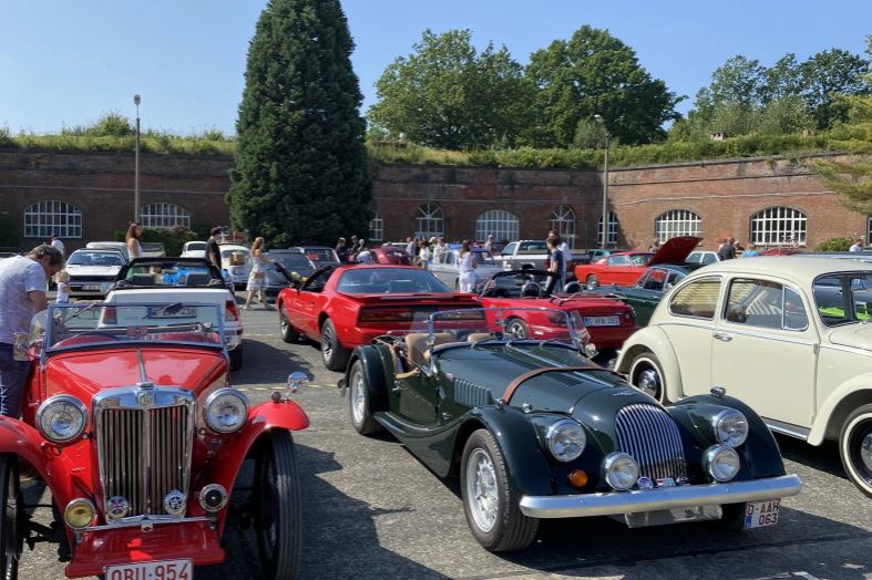 Foto oldtimers op citadel